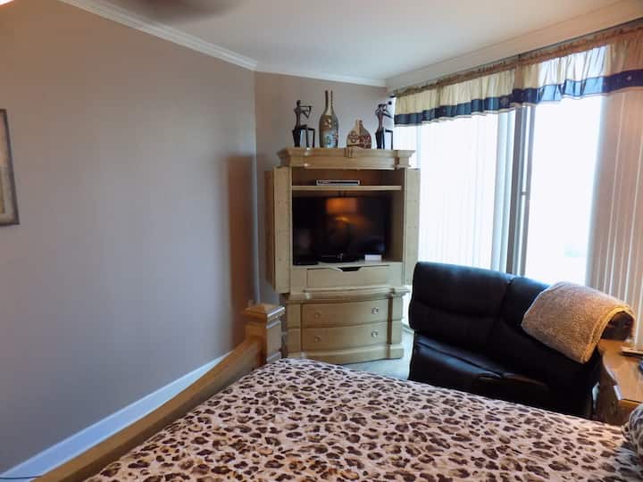 Ტელევიზორი მთავარ საძინებელში