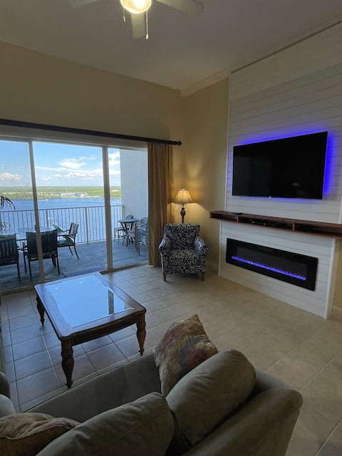 Popular Airbnb listing: Waterfront condo minutes from Disney/ Universal in Lake Buena Vista