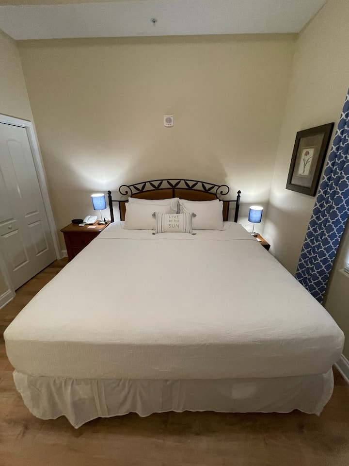 Huvudsovrum
Tryck på lampor med USB och eluttag