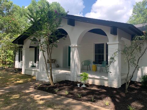 Conway White House: Sleeps 18, Game Room, Pool
