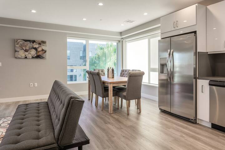 Spacious 4 Bedroom Penthouse Walk 99 Hollywood gallery image 5