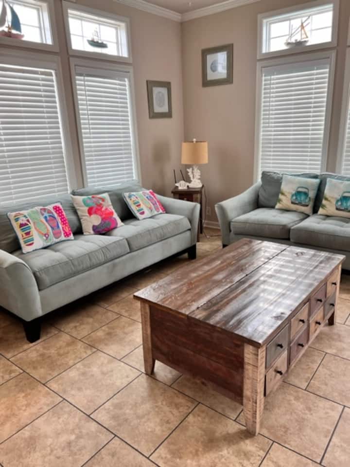 Walk To The Beach-3 Bedrooms-pet Friendly-king Bed - Crystal Beach, Texas