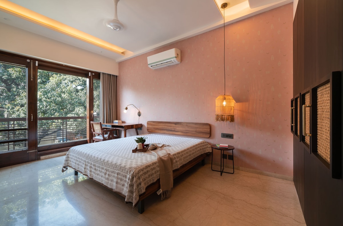 Bedroom 2 with work desk
