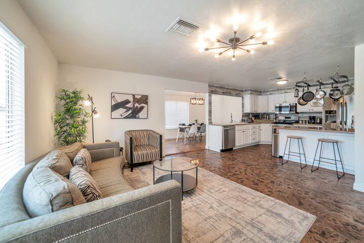 Cheerful 4 Bedroom Villa with a Pool