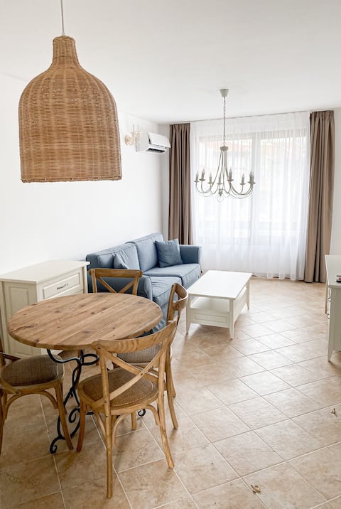 Cosy seaside apartment in Oasis resort, Lozenets