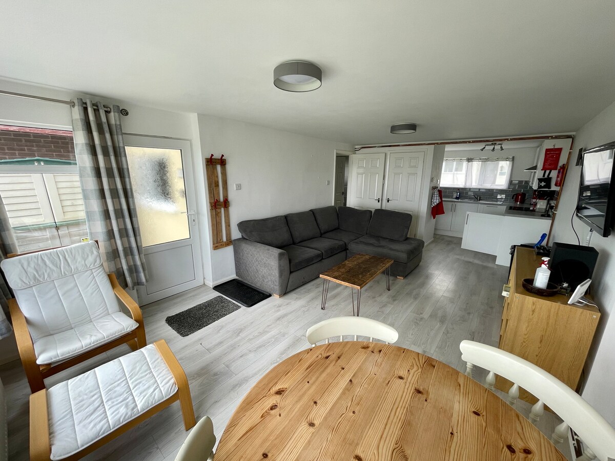 Top Airbnb: Chalet 45 - Ocean view 2 bedroom holiday home in Poundstock