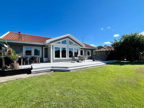 Seaside villa in child friendly area