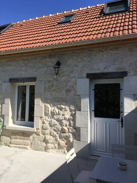 House 4 people, train station, Parc Astérix, CDG airport