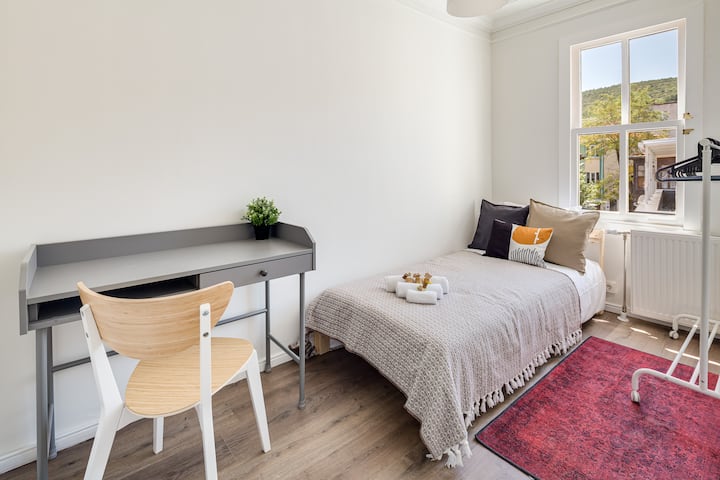 uno spazio di lavoro che unisce funzionalità a un tocco di eleganza.