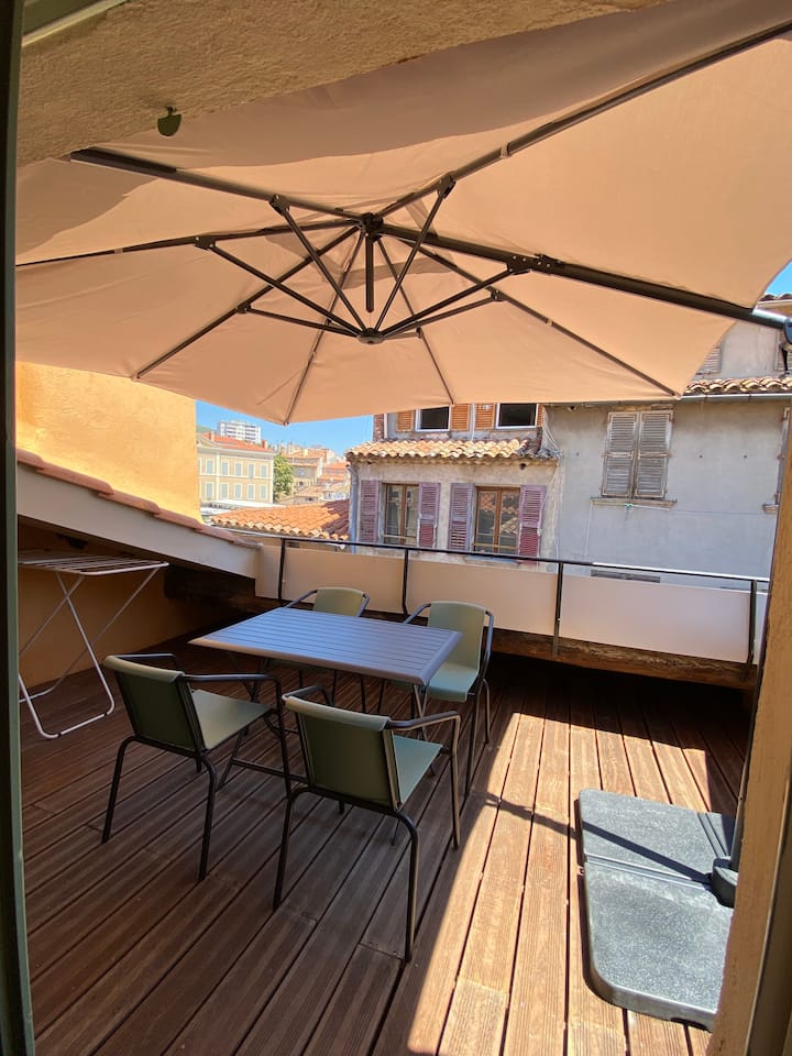 Apartment airconditioned and its lovely terrace. Apartments for