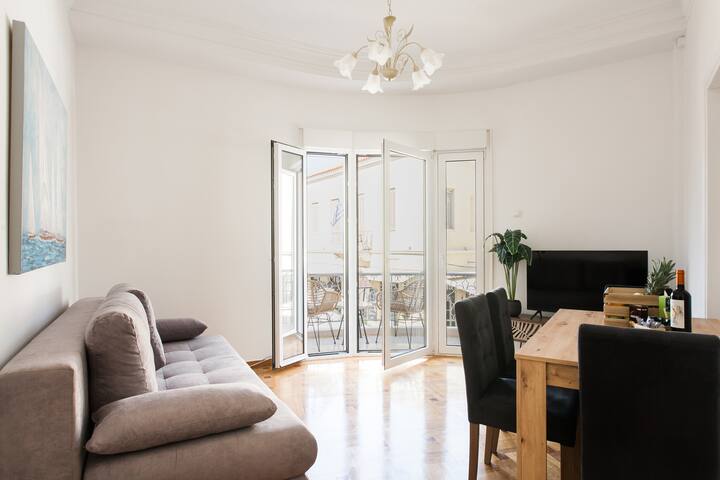 Diogenis’ Jug gallery image 3