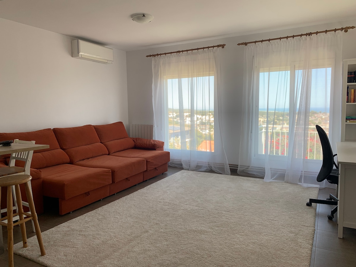 Annonce Airbnb populaire: A beautiful apartment with an ocean view à Calafell