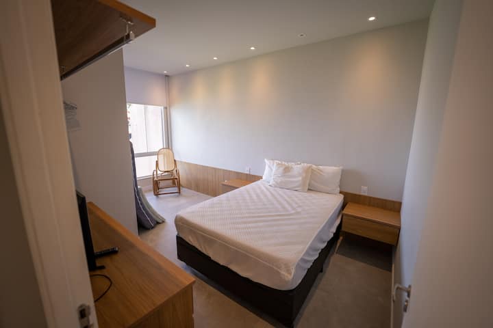 Лева предна соба