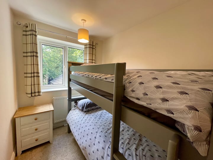 Poschodové postele vhodné pre dospelých