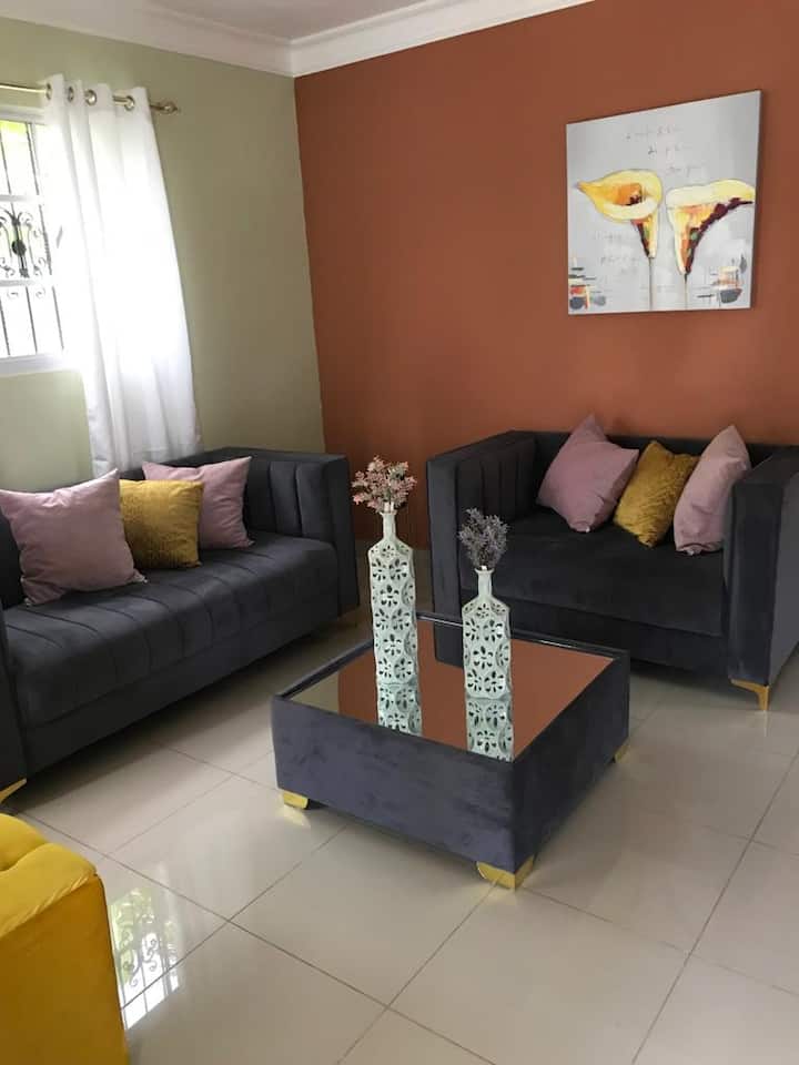 3 Bedroom Home In Villa Esmeralda, Moca - République dominicaine