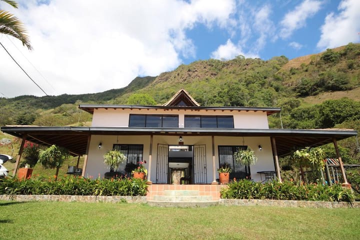 Hermosa Casa Con Espectacular Vista! - Barbosa