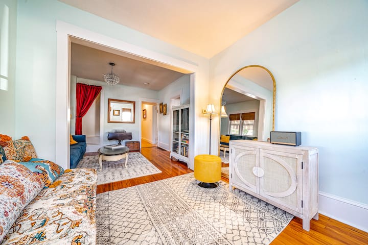 Cheerful 3 Bedroom Home With A Cozy Front Porch - Ocean City, NJ