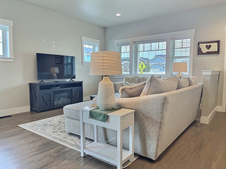 Stylish, Homey, & Spacious - Billings, MT