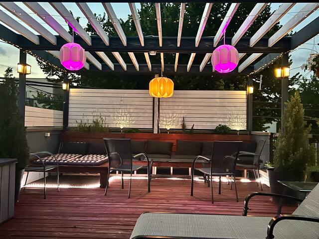 The Banksy-Free Parking-KingBed-Firepit-Rooftop gallery image 2