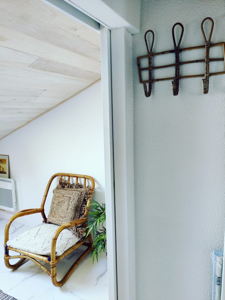 Nagibani ulaz u spavaću sobu.