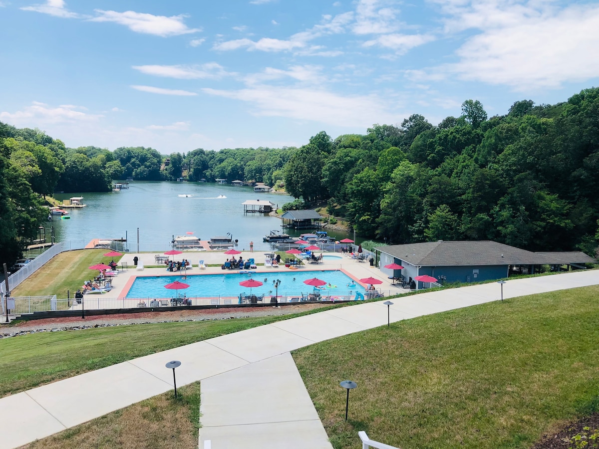 Beautiful Waterfront 1 Bedroom Condo Condominiums for Rent in