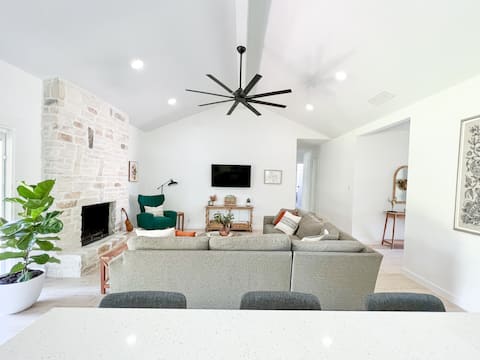 Popular Airbnb listing: *Close to Austin* Cozy, bright, and oh so clean! in Round Rock
