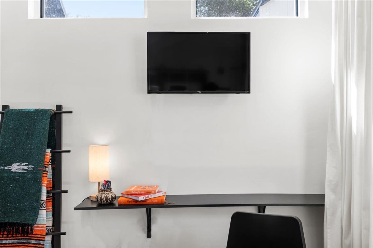 Modern Oasis | Walk to Rainey St. | Balcony