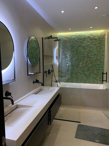 Lovely 2 bedroom in Amsterdam with sunny yard gallery image 4