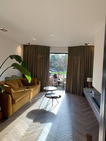 Lovely 2 bedroom in Amsterdam with sunny yard gallery image 2