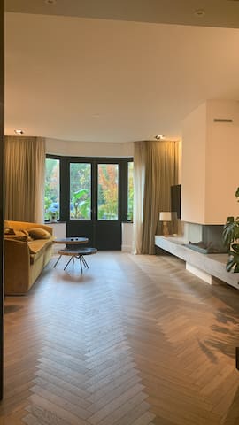 Lovely 2 bedroom in Amsterdam with sunny yard