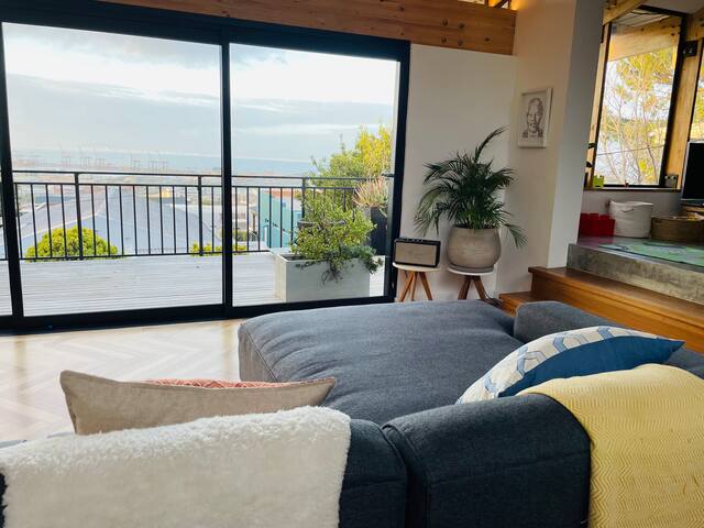 Newly renovated family home with beautiful views gallery image 5