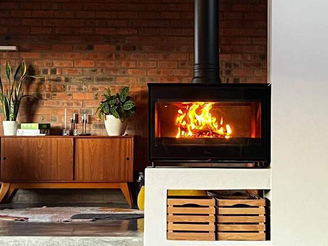 Newly renovated family home with beautiful views gallery image 2