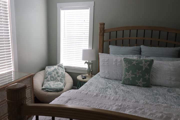 Segundo dormitorio en la planta superior, cama tamaño queen 