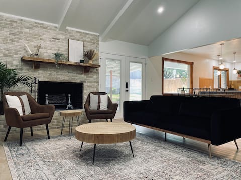 Modern Boho Chic 3-Bedroom, right by the Park!