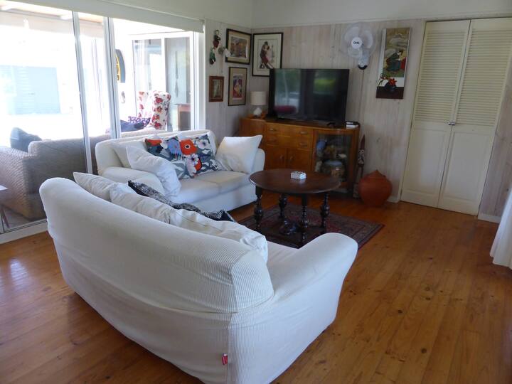 Dog Friendly Beach Cottage - Merimbula