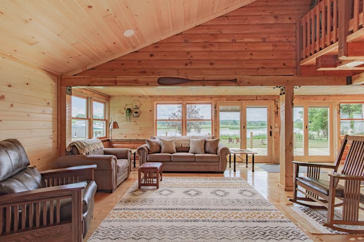French Creek Retreat! Dock & Game Room Sleeps 10 - Clayton, NY