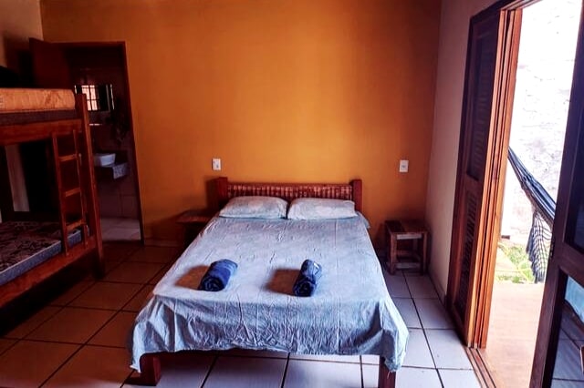 غرفة نوم 2 بسرير مزدوج وسرير فردي وسرير بطابقين ، بالإضافة إلى شرفة ومكيف هواء