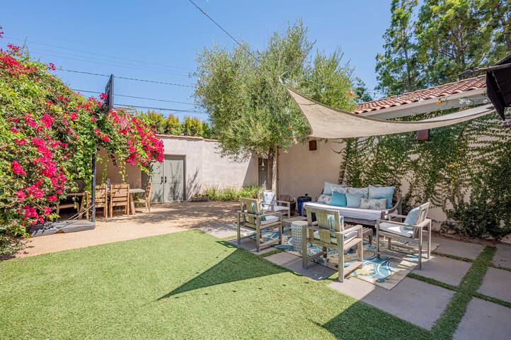 Secluded 4BR Spanish Oasis in the Middle of LA gallery image 2