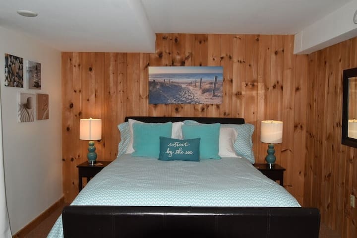 下层的第二间卧室 