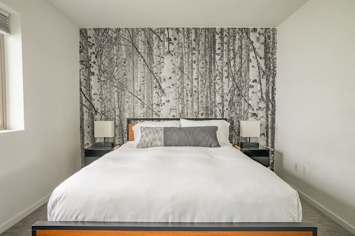 Chic Seattle 4BR | Rooftop Deck+Prime City Access gallery image 3