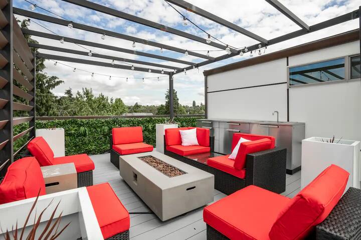 Chic Seattle 4BR | Rooftop Deck+Prime City Access gallery image 5