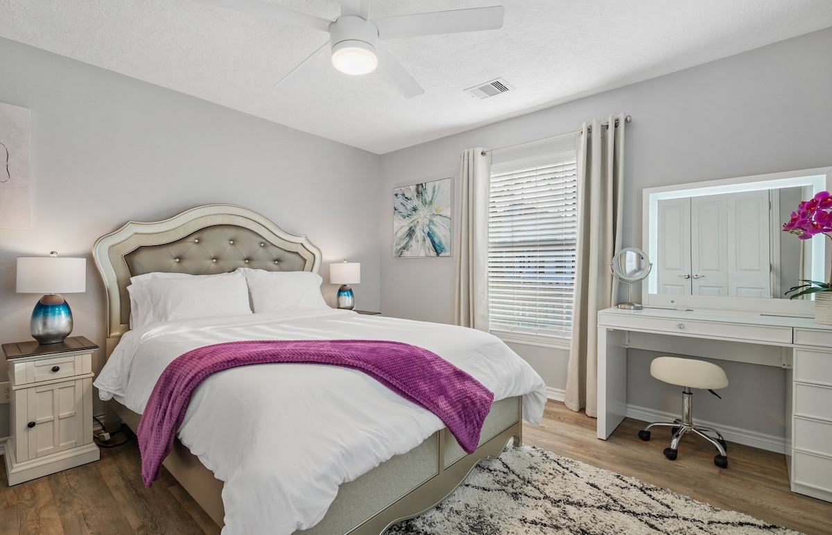 Looking for a touch of glam during your stay? Our Glam room boasts a luxurious Queen bed, designer lamps, and a versatile backlit makeup vanity that doubles as a work desk. Plus, a handy blow dryer is available for your use!