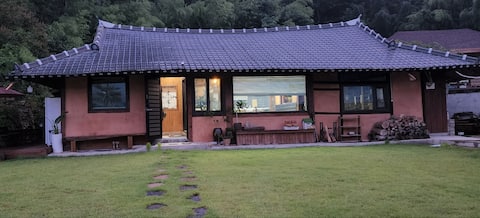 #Free barbecue #Free bonfire / Private country house with a large living room and garden [Yeon Ae Da