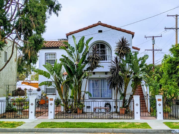 Stylish bright 3 bdrms Wrigley historical district Holiday homes for