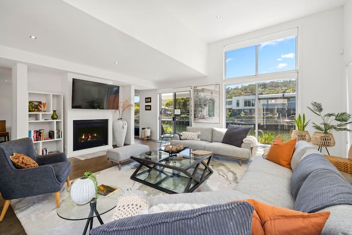 The Cove – Luxury Waterfront Accommodation