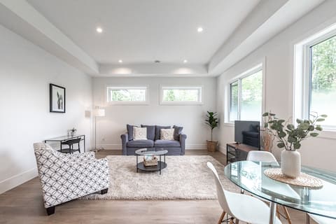 Popular Airbnb listing: New Luxury Modern Farmhouse in Aldergrove
