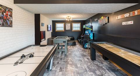 3 Bedrooms and a Gameroom - minutes from Ark!