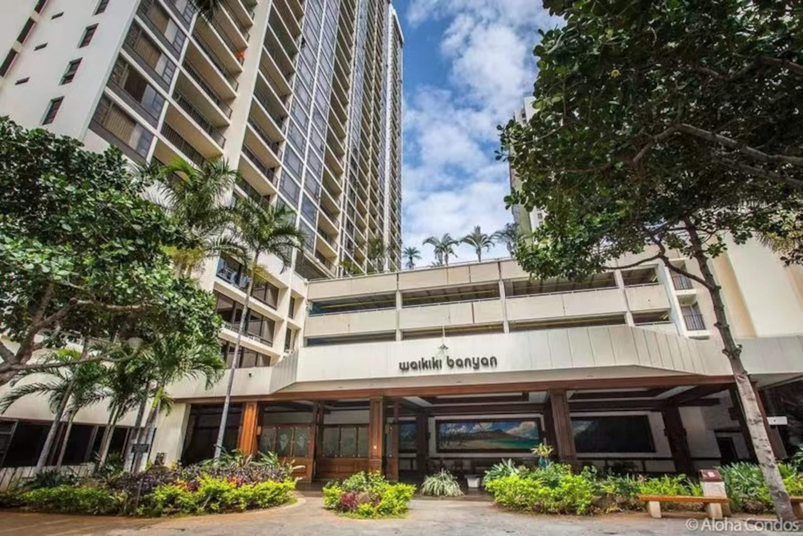 Condo in Honolulu · ★4.72 · 1 bedroom · 3 beds · 1 private bath - Image 2