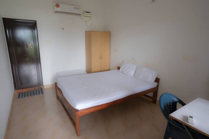 Bedroom 2 image 1