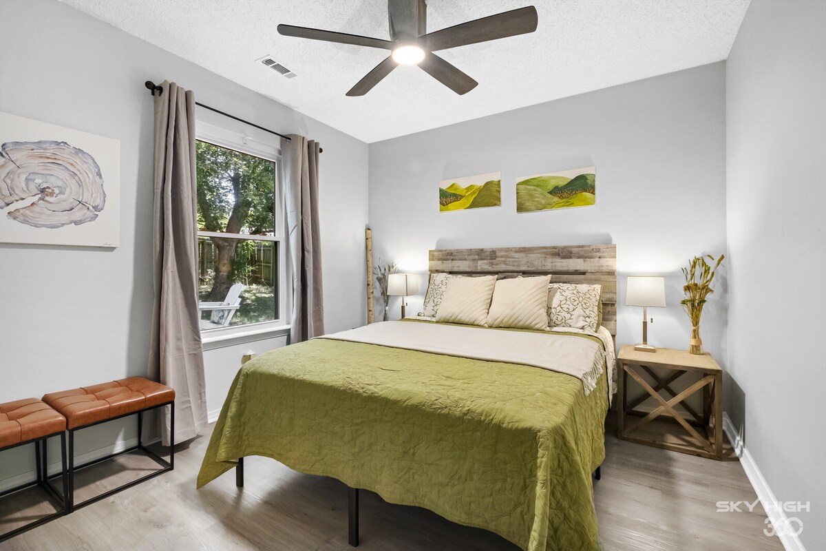 Sleep deeply in this dense memory foam and coiled spring queen bed.  This room has a great view of the backyard fire pit and BBQ area.